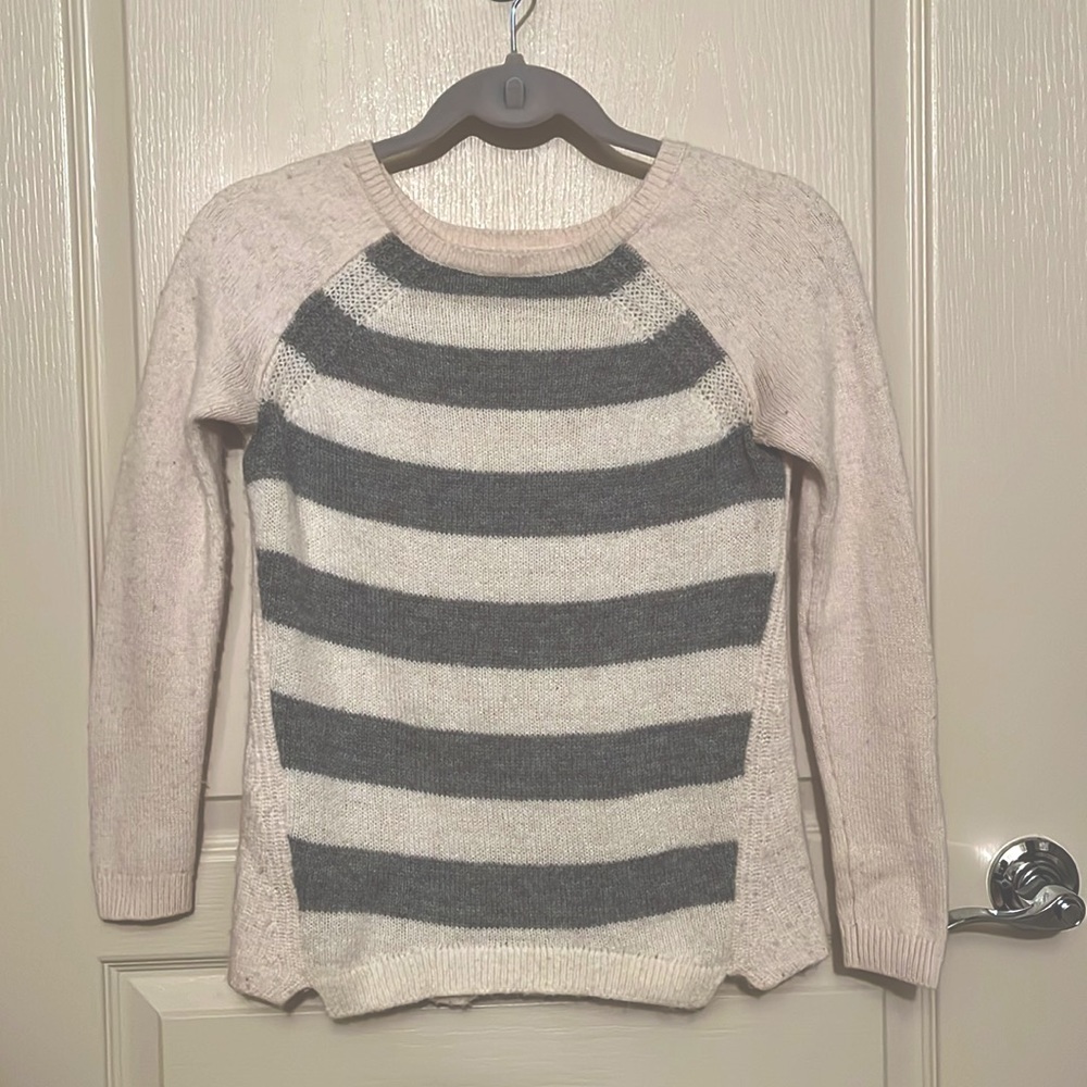 Stripped Loft sweater in grey and white